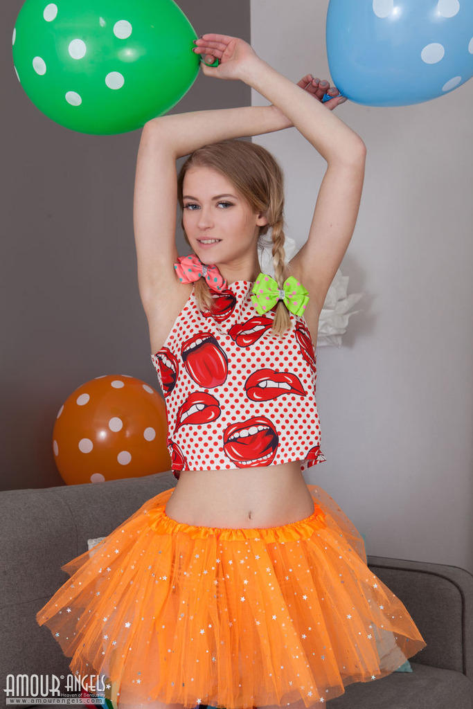 Orange Tutu and Balloon-Themed Solo Play photo 4