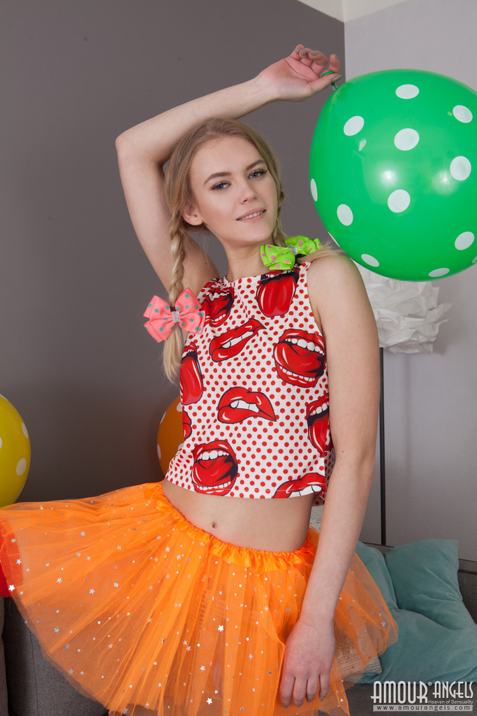 Orange Tutu and Balloon-Themed Solo Play photo 6