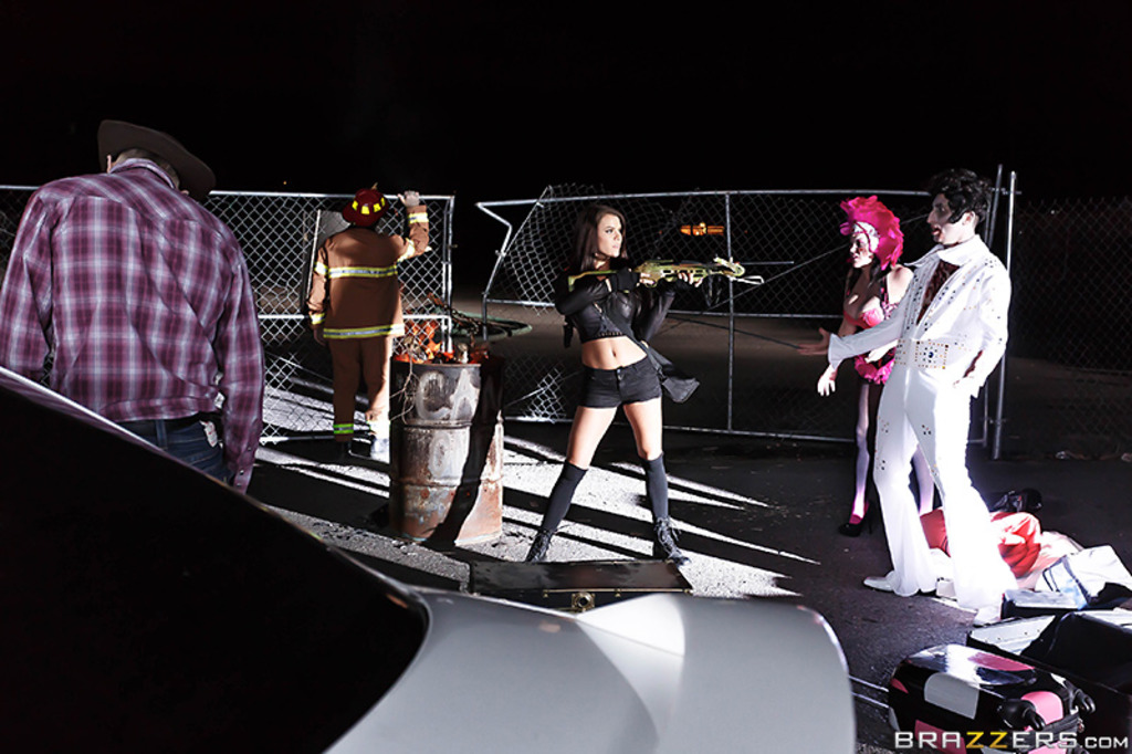Peta Jensen in Black Lingerie by a Boxing Ring - photo 2