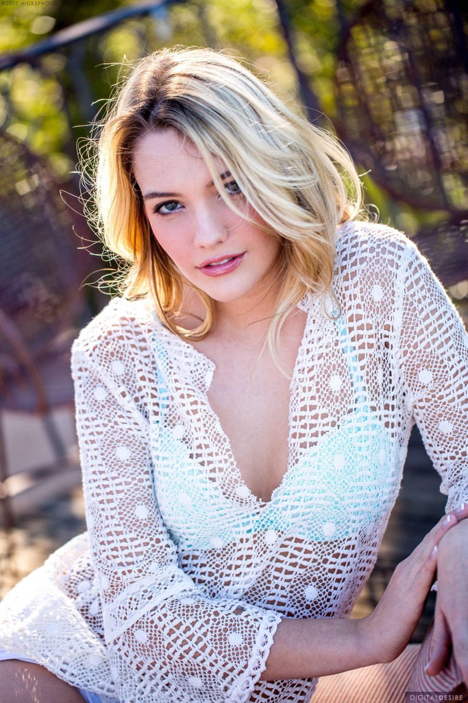 Blonde Bombshell Kenna James 01