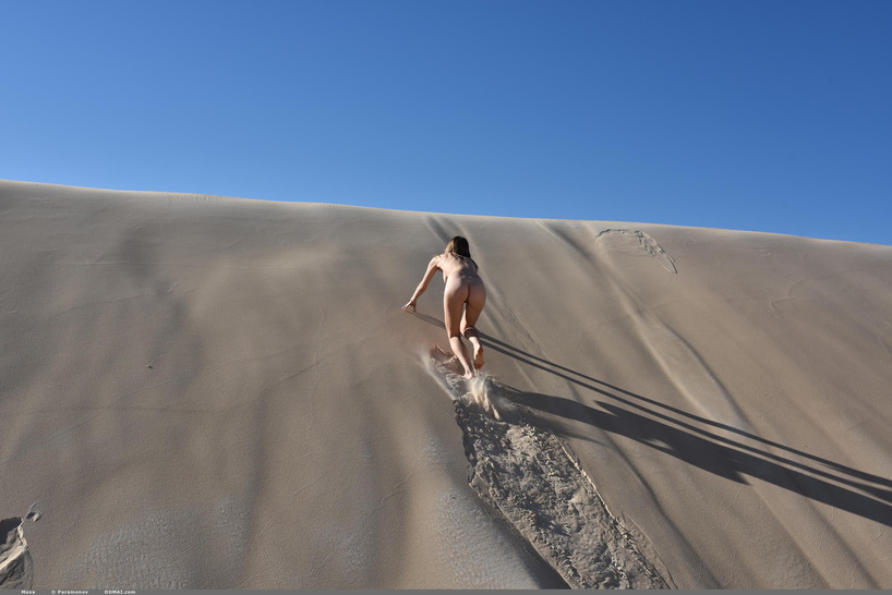 Maxa Nude in Pale Sand Dunes Under a Hard Blue Sky photo 9