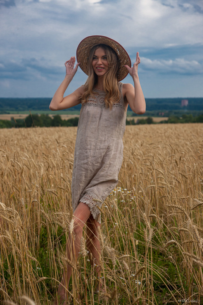 Presenting Victoria Kruzz 02