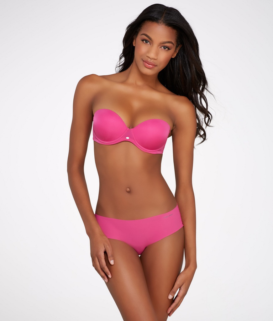 Gorgeous brunette model Ebonee Davis posing in lingerie 14