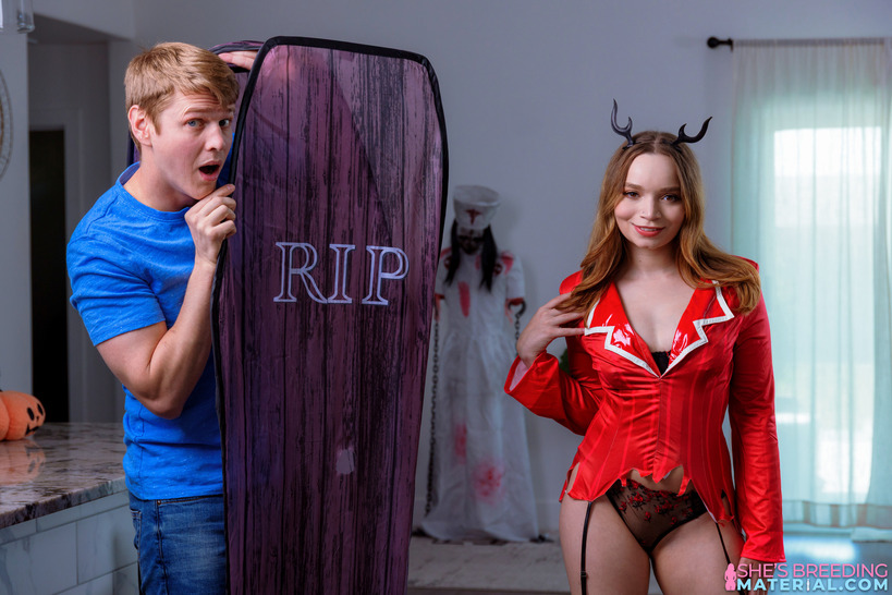 Breeding My Stepsis In A Coffin 07