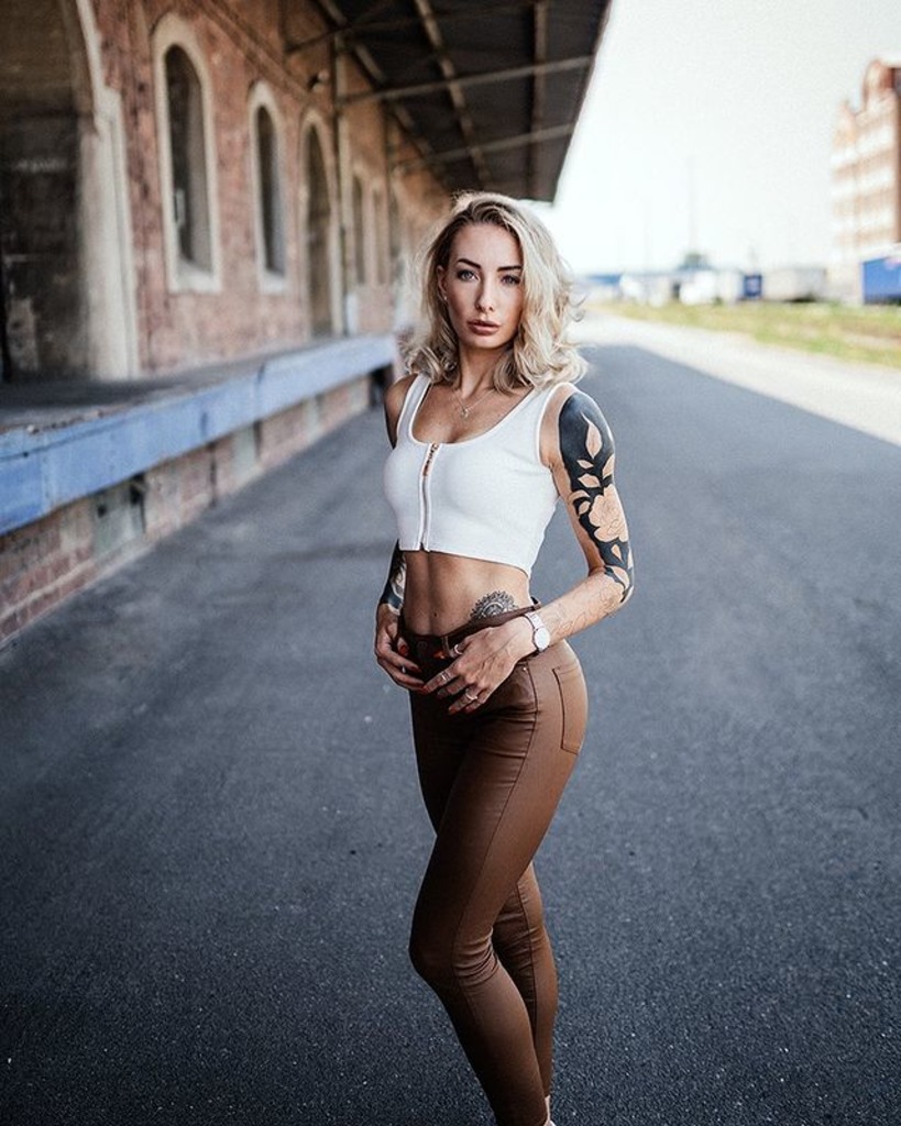 Saskia photo 16