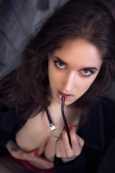 Horny Natural Babe In Glasses