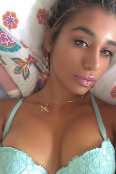 Boring Selfies / Carmen Habibi / Dynasty Series / 100 Babes